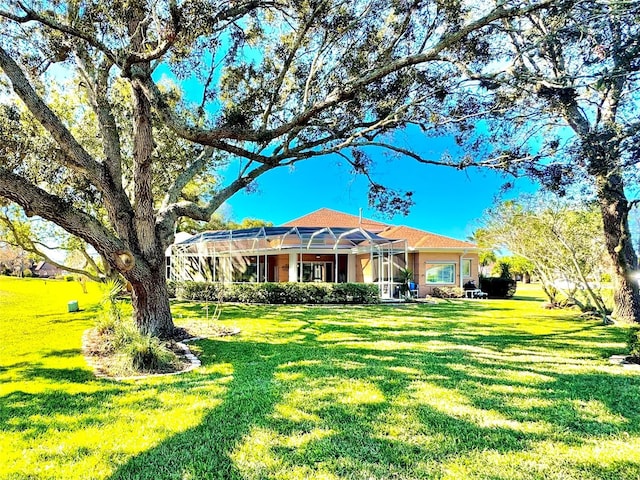 view of front facade featuring a lanai and a front yard