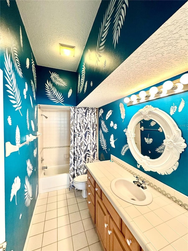 bathroom with shower / bathtub combination, toilet, a textured ceiling, tile patterned flooring, and wallpapered walls