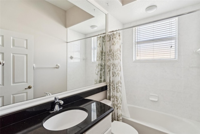 bathroom with shower / tub combo with curtain, vanity, and toilet