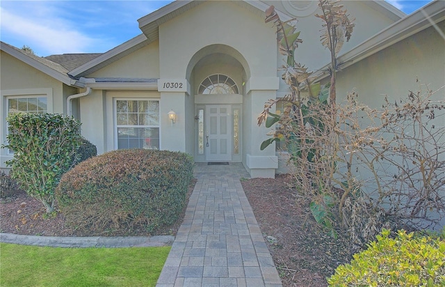 property entrance featuring stucco siding