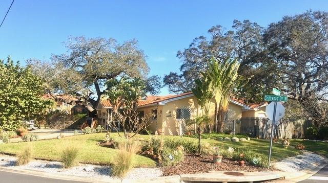 view of front of house with a front yard and stucco siding