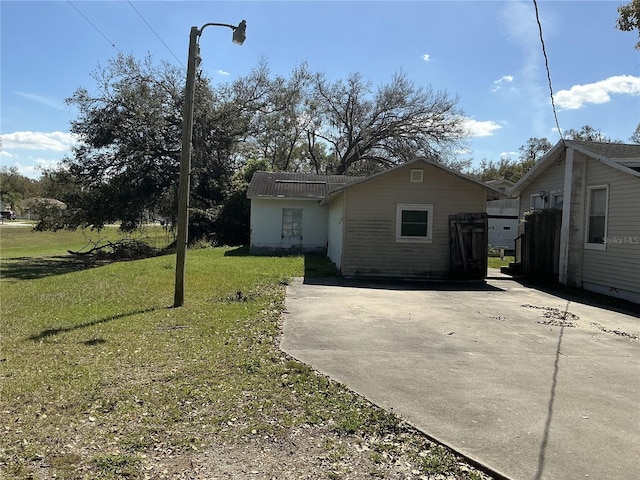 view of front of house with concrete driveway and a front yard