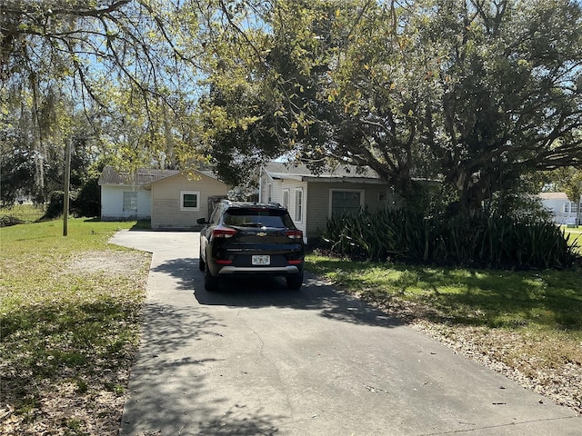 view of front of property with concrete driveway and a front yard