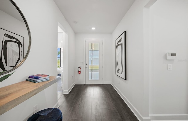 entryway featuring dark wood-style floors, recessed lighting, and baseboards