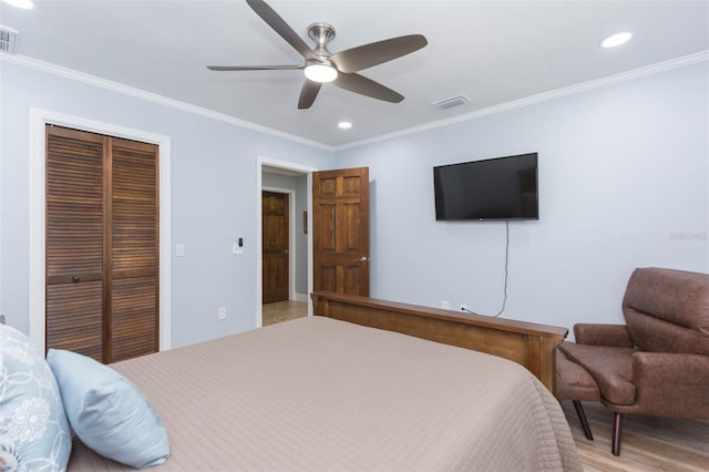2709 Fairway View Dr, Valrico, FL 33596 - bedroom with recessed lighting, visible vents, a closet, and ornamental molding