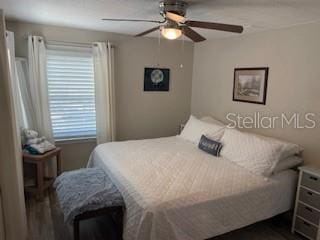 bedroom with a ceiling fan