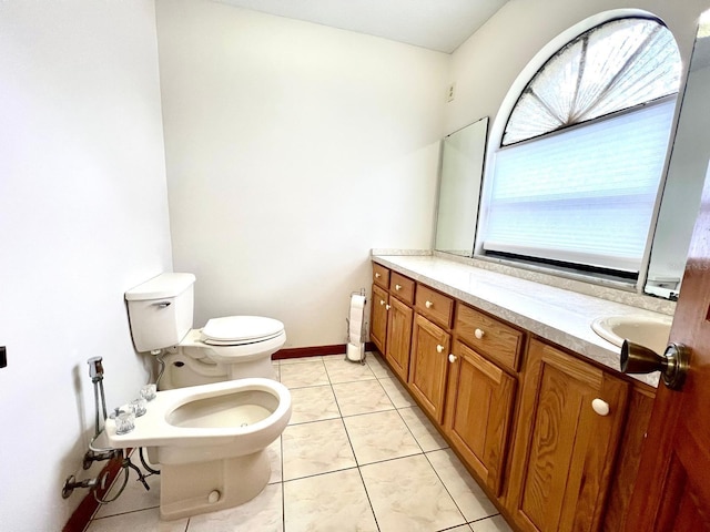 1811 Tawnee Pl, Brandon, FL 33510 - bathroom with toilet, double vanity, a wealth of natural light, and a bidet