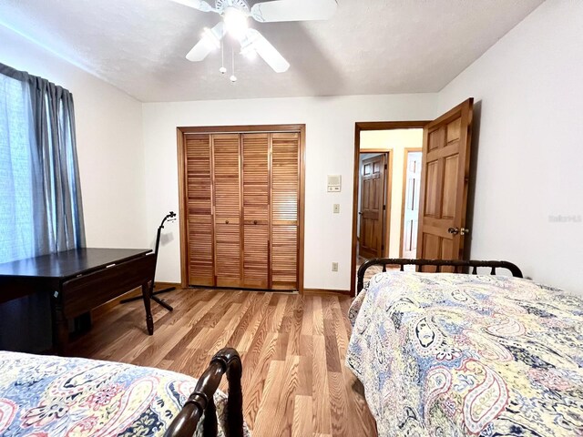 1811 Tawnee Pl, Brandon, FL 33510 - bedroom featuring light wood finished floors, a closet, a ceiling fan, and baseboards