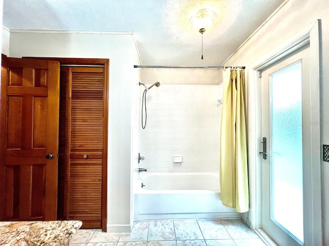 1811 Tawnee Pl, Brandon, FL 33510 - full bath featuring a textured ceiling, plenty of natural light, ornamental molding, and shower / tub combo with curtain