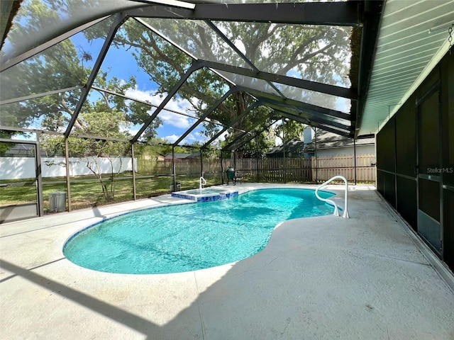 1811 Tawnee Pl, Brandon, FL 33510 - view of pool featuring glass enclosure, a fenced backyard, a pool with connected hot tub, and a patio area