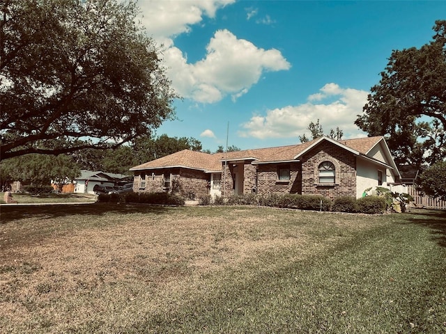 1811 Tawnee Pl, Brandon, FL 33510 - single story home featuring a front yard