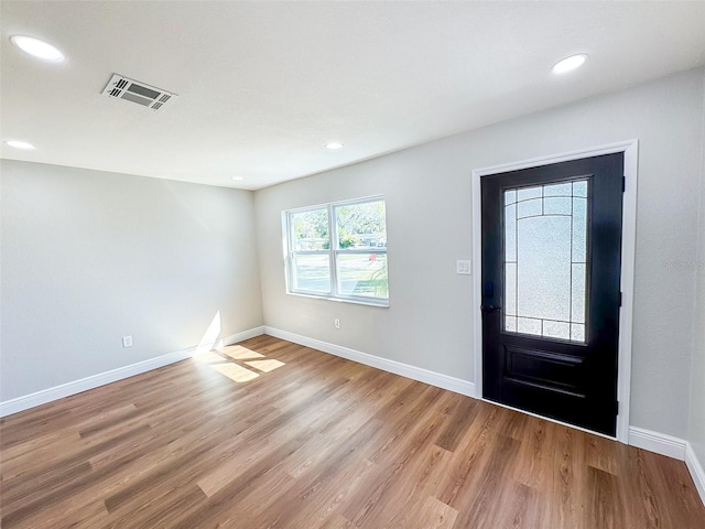 entryway featuring light wood-type flooring, visible vents, baseboards, and recessed lighting