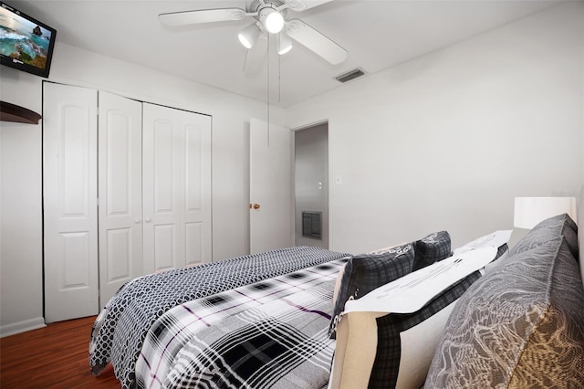 1549 San Christopher Dr, Dunedin, FL 34698 - bedroom featuring a ceiling fan, visible vents, a closet, and wood finished floors