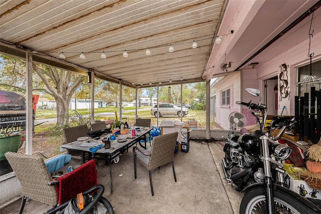 9048 94th St, Seminole, FL 33777 - sunroom with outdoor dining area