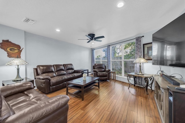 living area with a ceiling fan, visible vents, wood finished floors, and recessed lighting