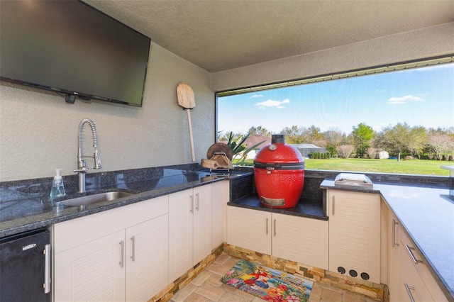 view of patio / terrace featuring a sink, grilling area, and area for grilling