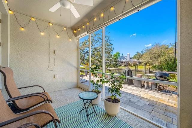 sunroom / solarium featuring a ceiling fan