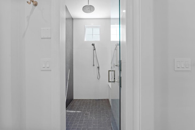 full bathroom featuring a tile shower