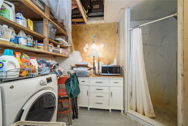 laundry area with laundry area and washer / clothes dryer