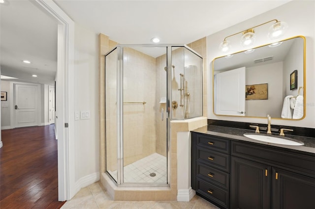full bathroom with visible vents, baseboards, a shower stall, recessed lighting, and vanity