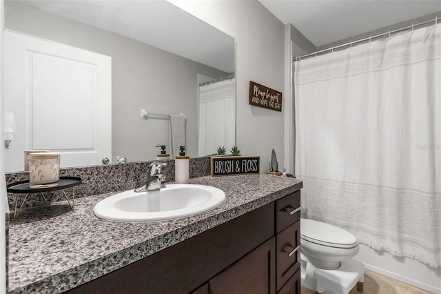 full bathroom with toilet, a shower with shower curtain, and vanity