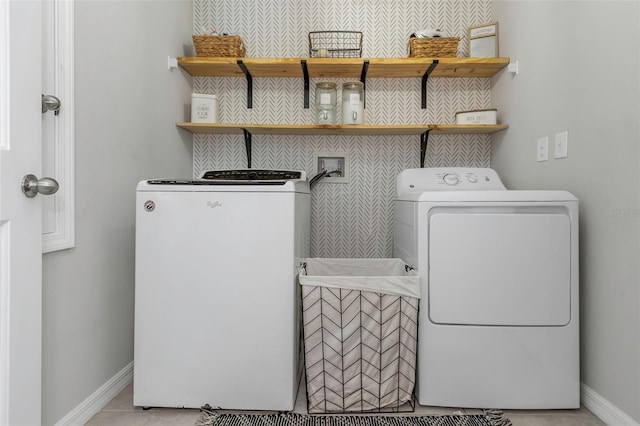 laundry room with laundry area, independent washer and dryer, and baseboards