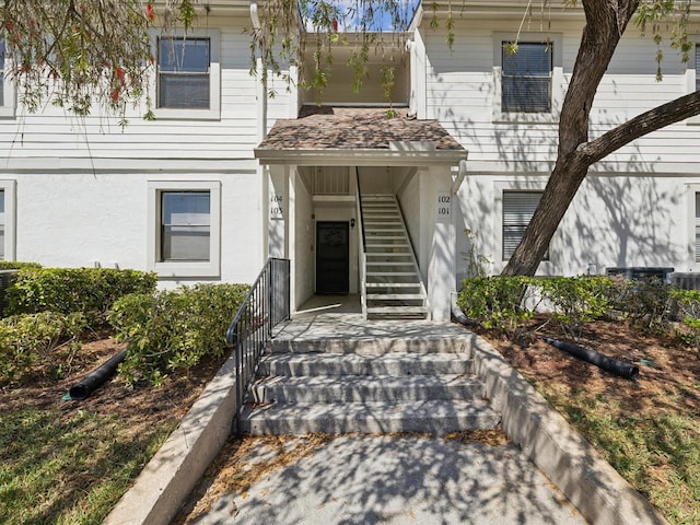 view of exterior entry featuring stucco siding