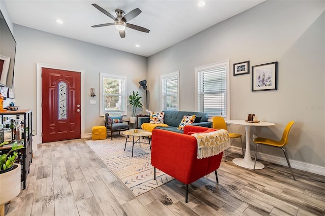 living area featuring light wood-style floors, ceiling fan, baseboards, and recessed lighting