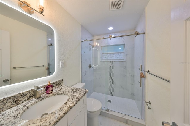 full bath featuring visible vents, a textured wall, a marble finish shower, and toilet