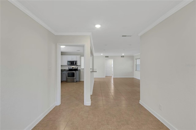 5813 18th Ave S, Gulfport, FL 33707 - corridor featuring visible vents, baseboards, and ornamental molding