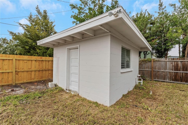 5813 18th Ave S, Gulfport, FL 33707 - view of outdoor structure featuring an outbuilding and a fenced backyard