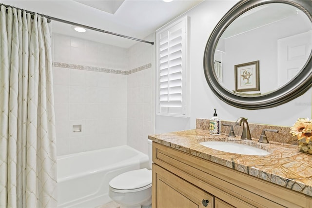 full bath with shower / tub combo, vanity, toilet, and recessed lighting