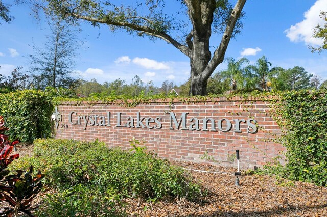 view of community / neighborhood sign