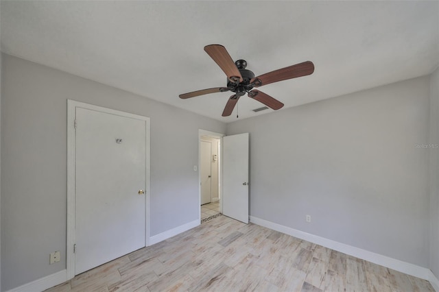 unfurnished bedroom featuring visible vents, baseboards, light wood-style flooring, and a ceiling fan