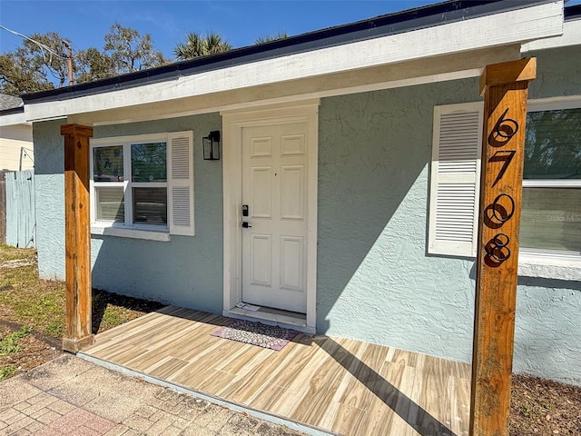 view of exterior entry featuring stucco siding