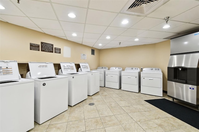 shared laundry area featuring recessed lighting, visible vents, washer and clothes dryer, and light tile patterned flooring