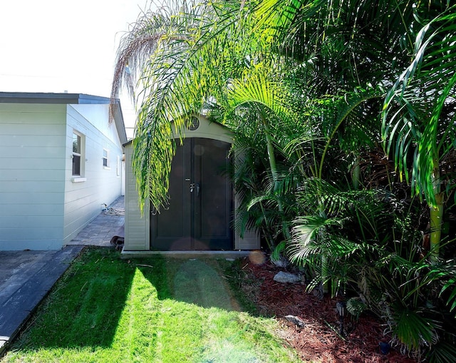 doorway to property with a yard