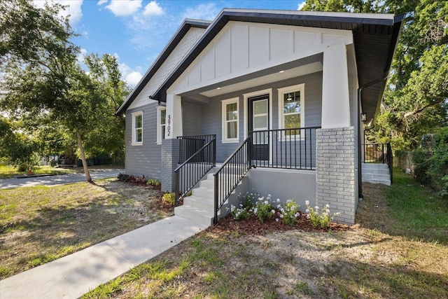 3902 E Henry Ave, Tampa, FL 33610 - bungalow-style house featuring board and batten siding and a porch