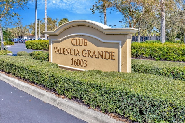 view of community / neighborhood sign