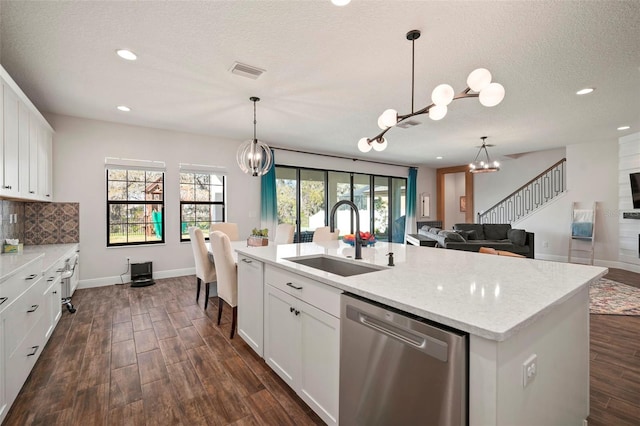 kitchen with a sink, an inviting chandelier, visible vents, and stainless steel dishwasher