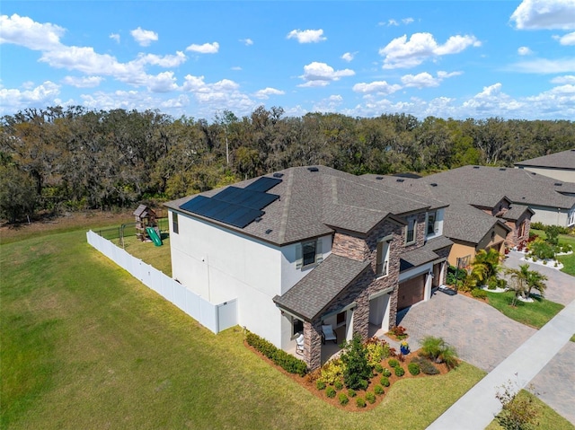 birds eye view of property featuring a wooded view