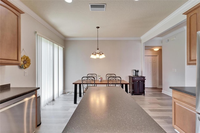 dining room with crown molding, light wood finished floors, visible vents, and an inviting chandelier