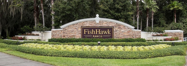 community / neighborhood sign featuring a detached garage