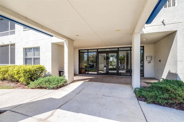 property entrance featuring stucco siding