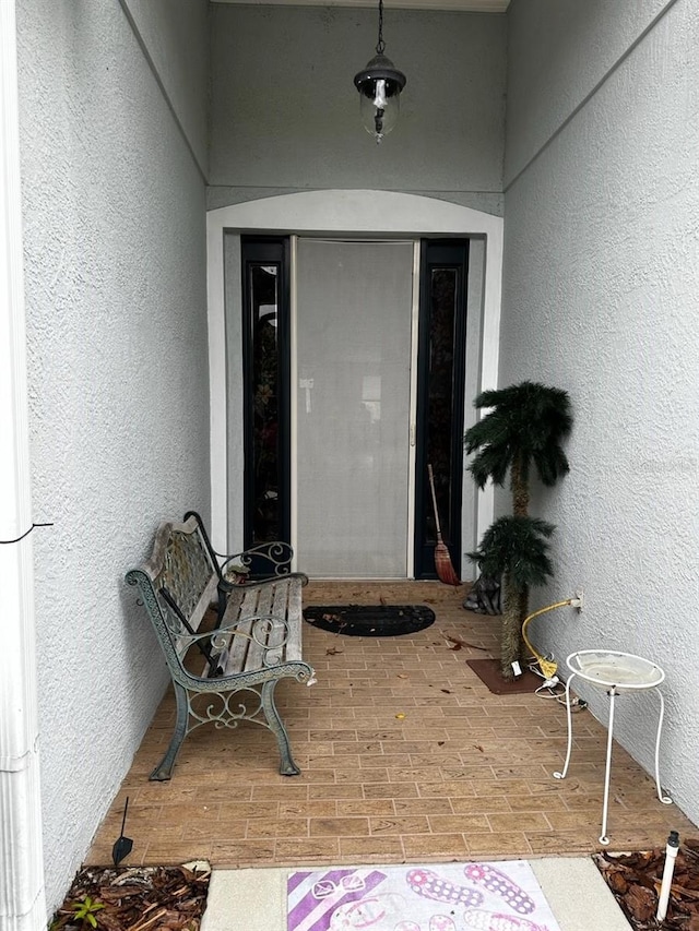 entrance to property with stucco siding