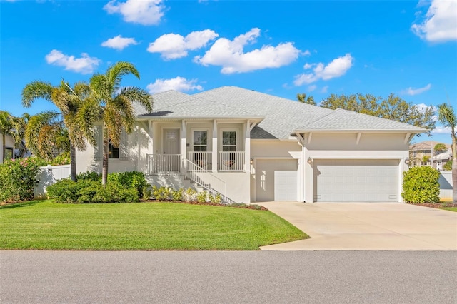 view of front of property featuring stucco siding, a shingled roof, a front yard, a garage, and driveway