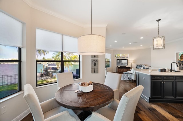 dining room with dark wood-style floors, ornamental molding, recessed lighting, and baseboards