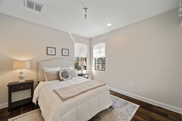 bedroom featuring baseboards, visible vents, dark wood-style flooring, and recessed lighting