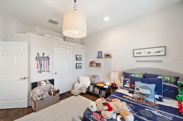 bedroom featuring visible vents, wood finished floors, and recessed lighting