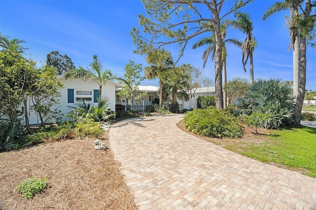 view of front of house with decorative driveway and stucco siding